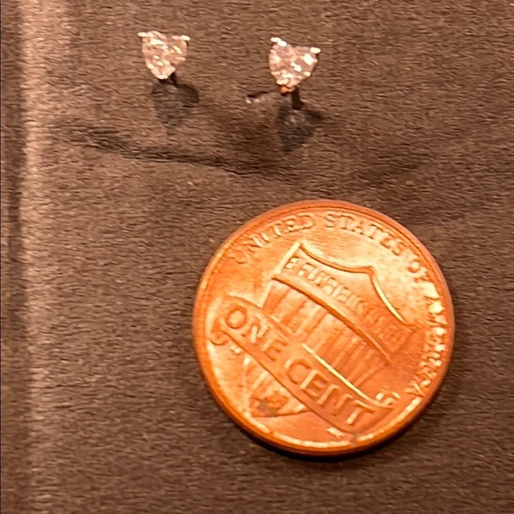 NWOT Heart Cubic Zirconia Stud Earrings 3mm Never Worn, NEW!!
